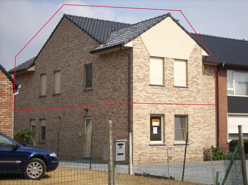 Duplex appartement, afgewerkt met kwalitatieve materialen. Energiezuinig (EPC 227). Praktische en comfortabele indeling. Instapklaar. Ruime living, vo